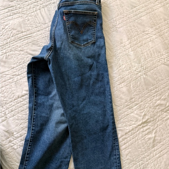 Levi's High Rise Blue Jeans - Picture 4 of 4